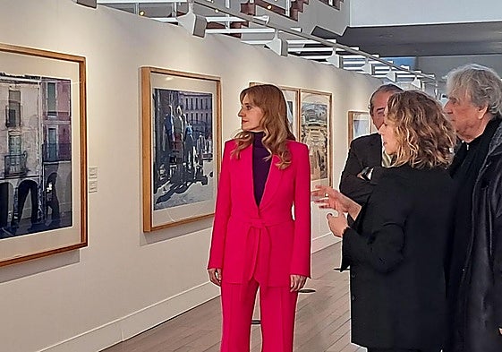 Mar Sancho, Koré Escobar y Ángel Marcos, ante las fotografías.