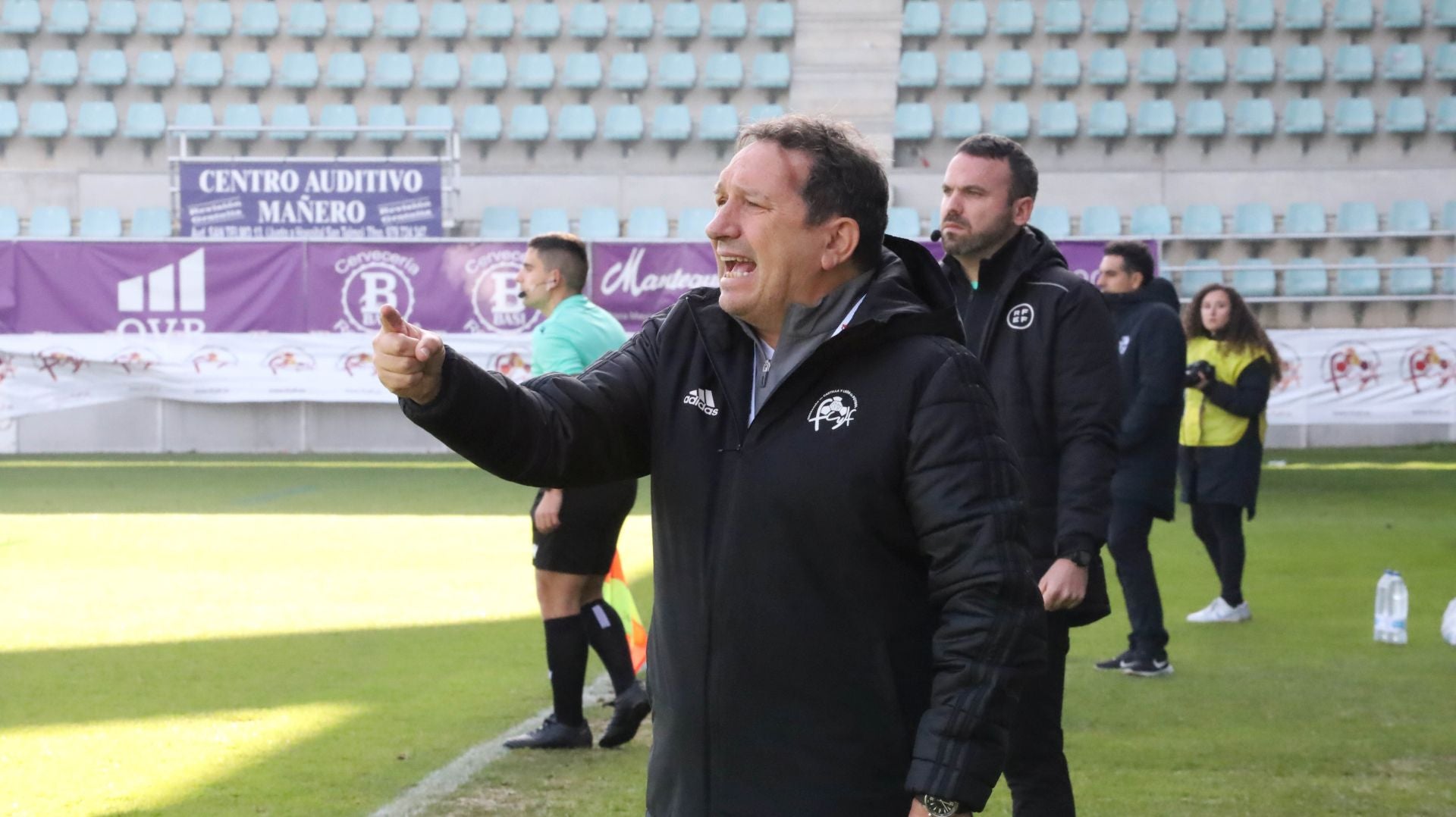 Eusebio Sacristán vuelve a los banquillos con derrota en su debut con Castilla y León