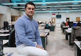 Álvaro Salazar en la redacción de El Norte.