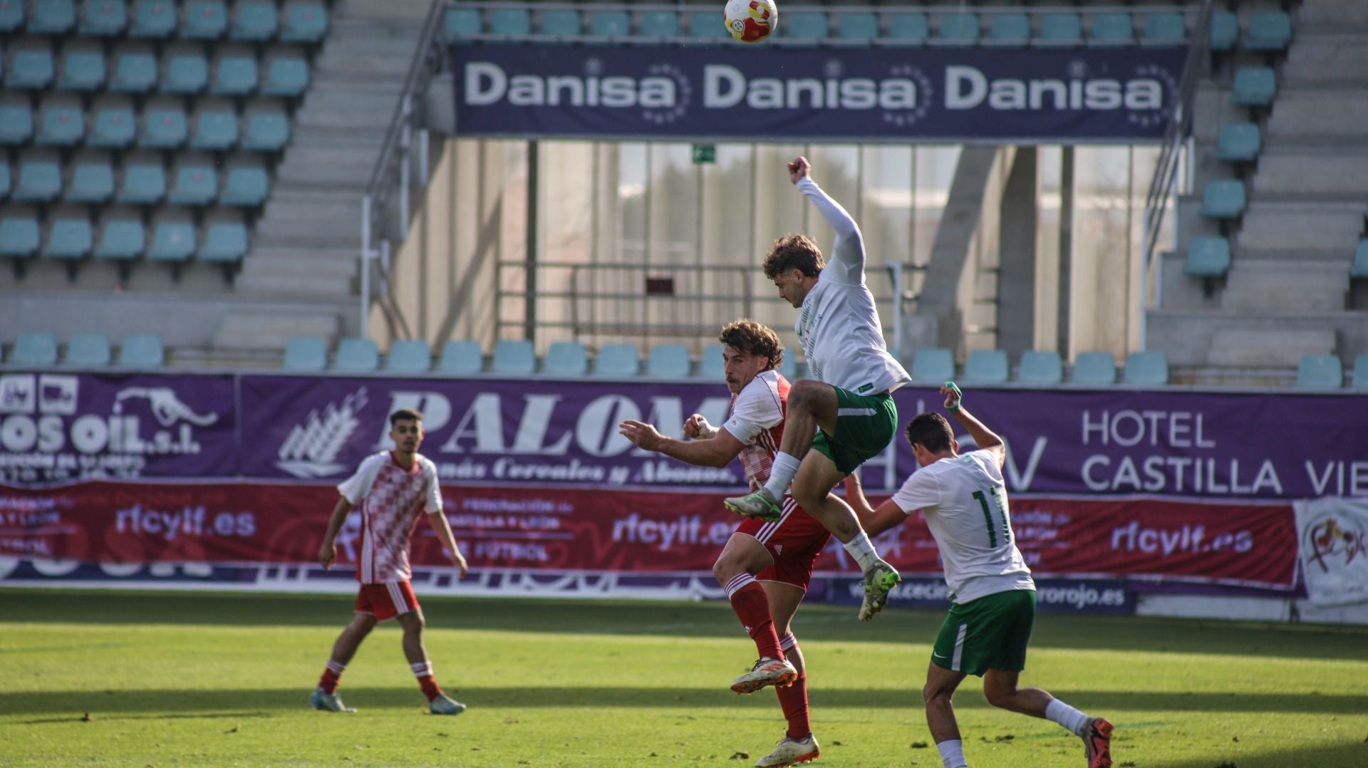 Eusebio Sacristán vuelve a los banquillos con derrota en su debut con Castilla y León