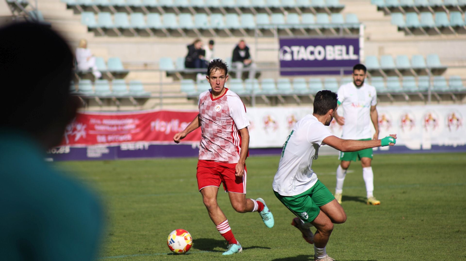 Eusebio Sacristán vuelve a los banquillos con derrota en su debut con Castilla y León