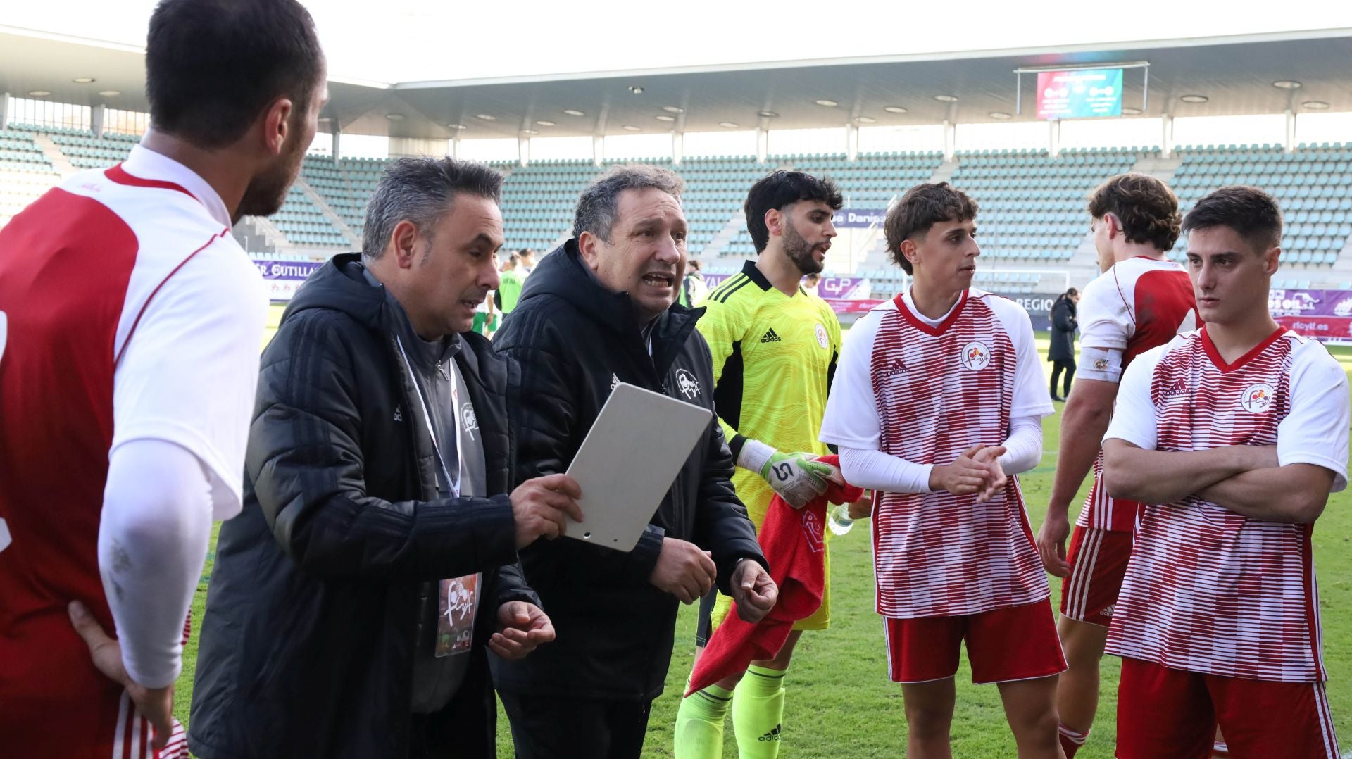 Eusebio Sacristán vuelve a los banquillos con derrota en su debut con Castilla y León