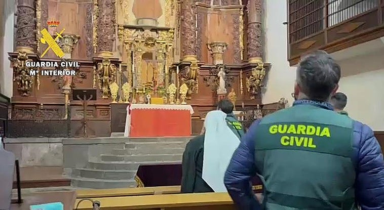 La Guardia Civil tras los registros.