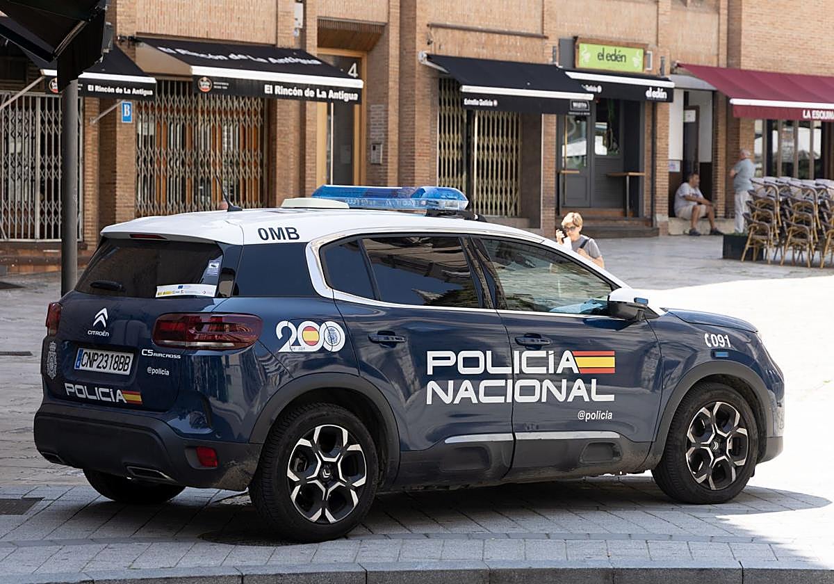 Imagen de archivo de un vehículo de la Policía Nacional en Valladolid.