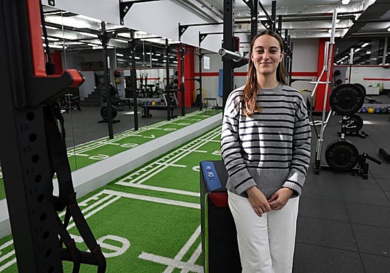 Paula Redondo, en el gimnasio de la Universidad Europea Miguel de Cervantes donde realiza el doctorado.