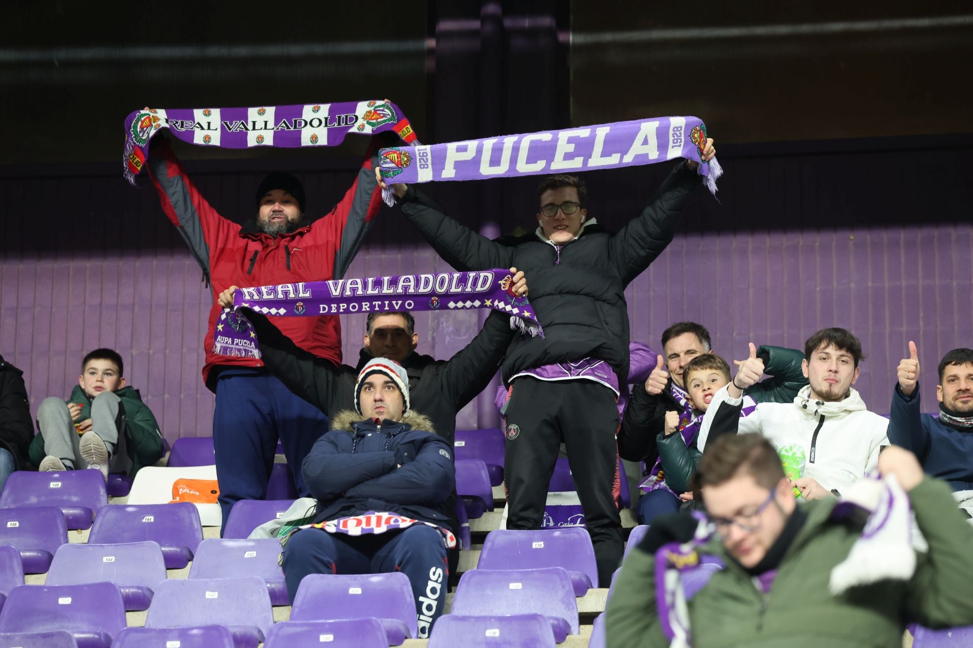 Búscate en la grada del estadio José Zorrilla (1/4)