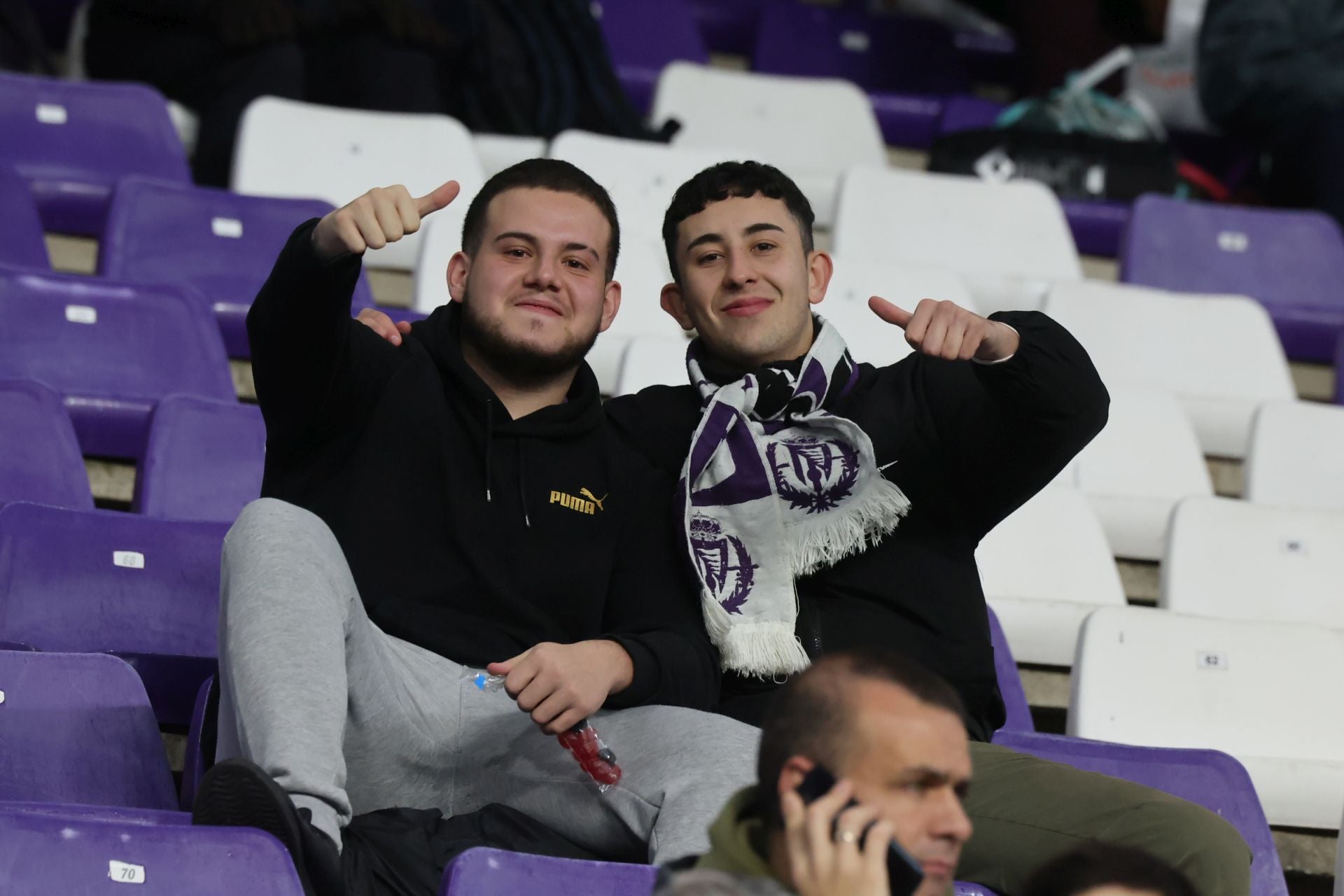 Búscate en la grada del estadio José Zorrilla (1/4)