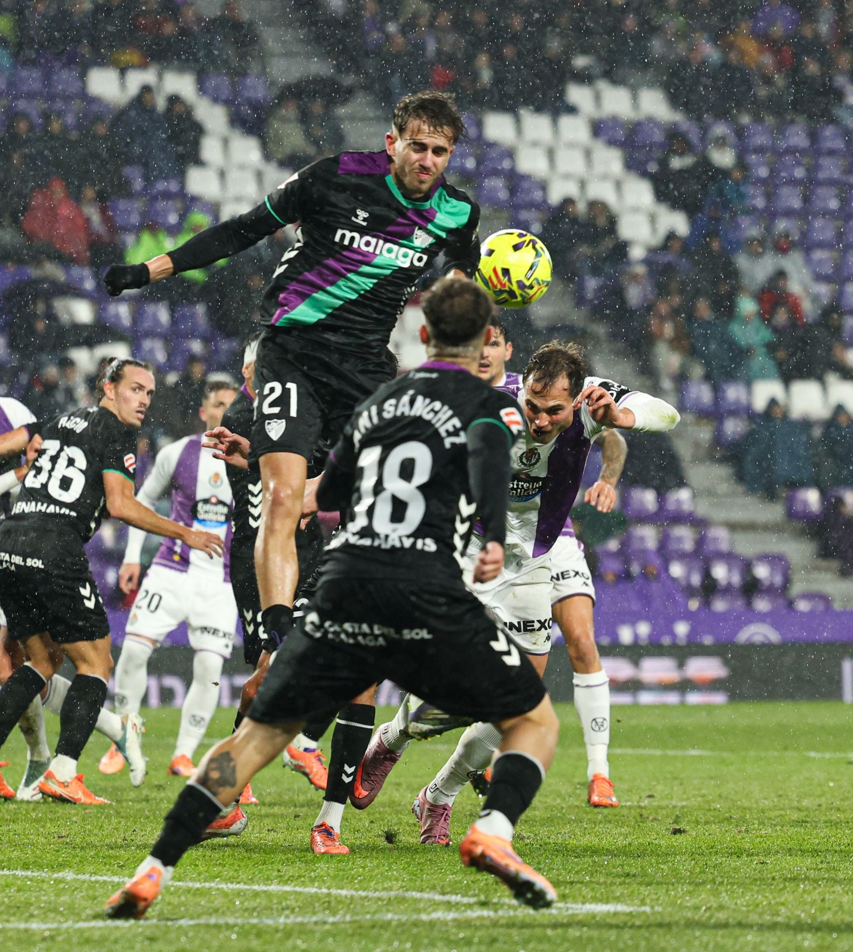 El partido del Real Valladolid contra el Málaga, en imágenes