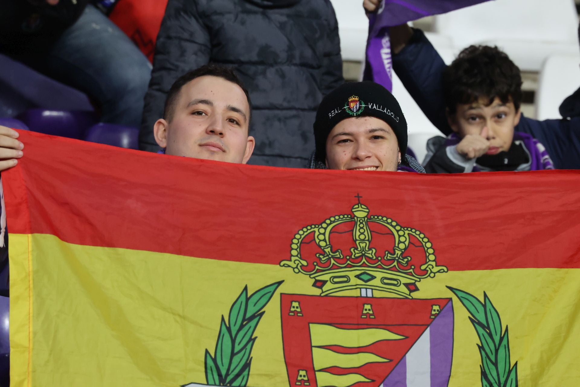 Búscate en la grada del estadio José Zorrilla (1/4)