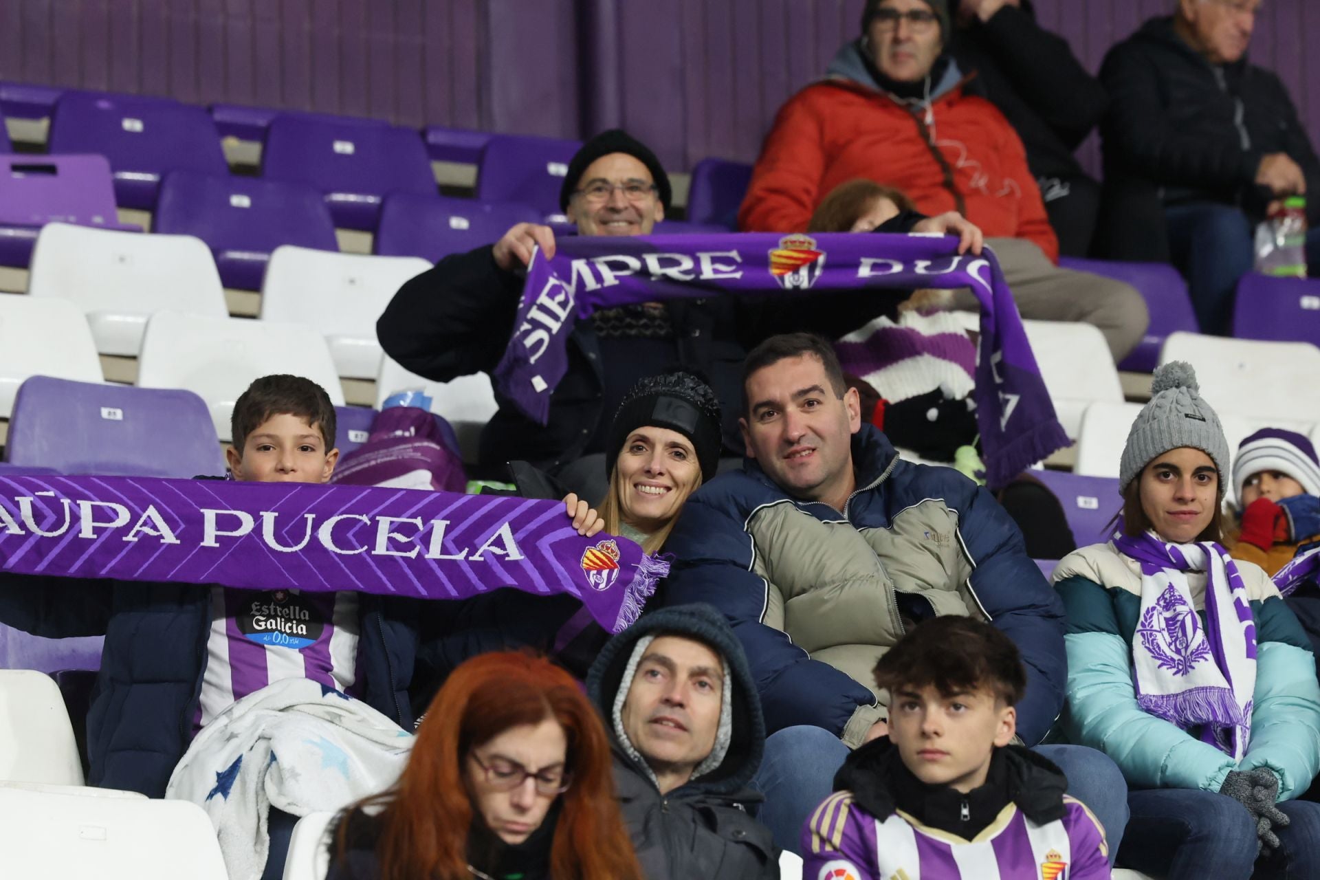 Búscate en la grada del estadio José Zorrilla (2/4)