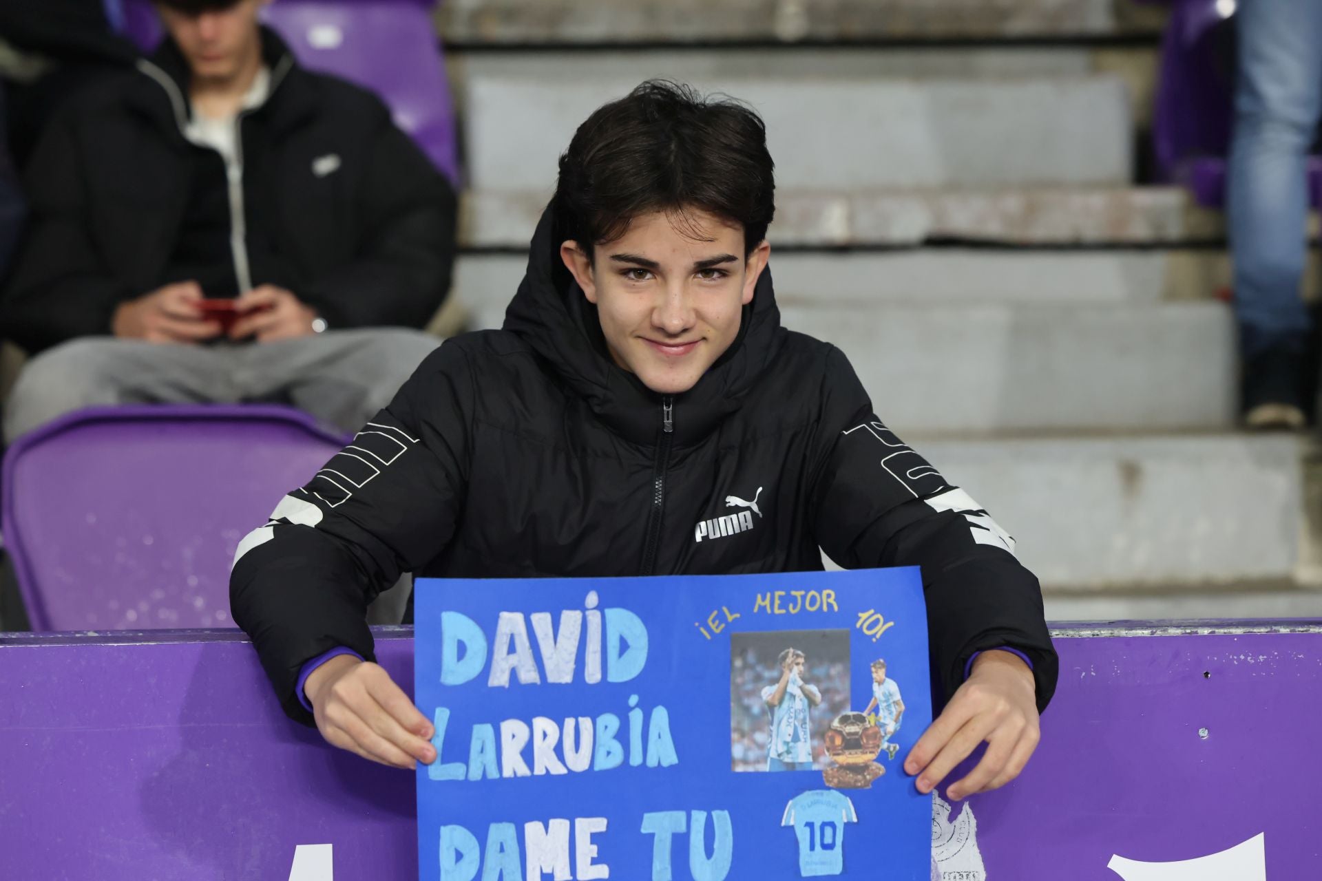 Búscate en la grada del estadio José Zorrilla (2/4)