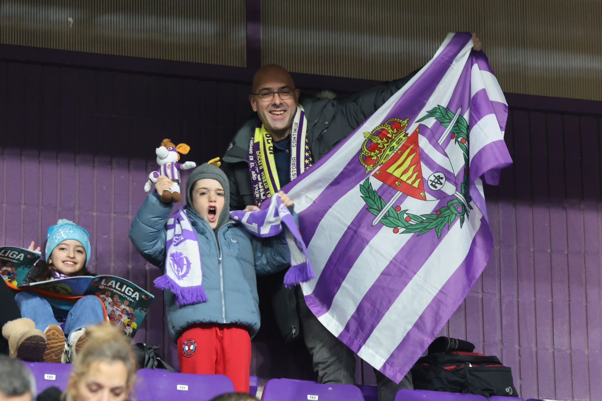 Búscate en la grada del estadio José Zorrilla (2/4)