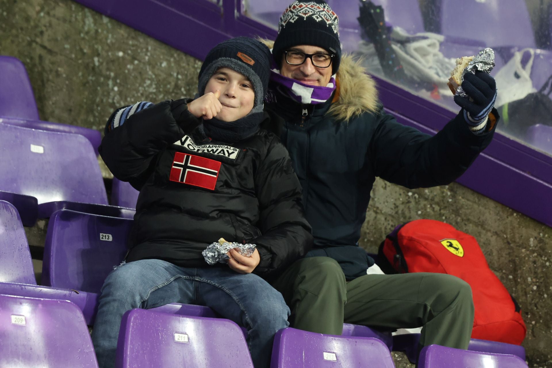 Búscate en la grada del estadio José Zorrilla (2/4)