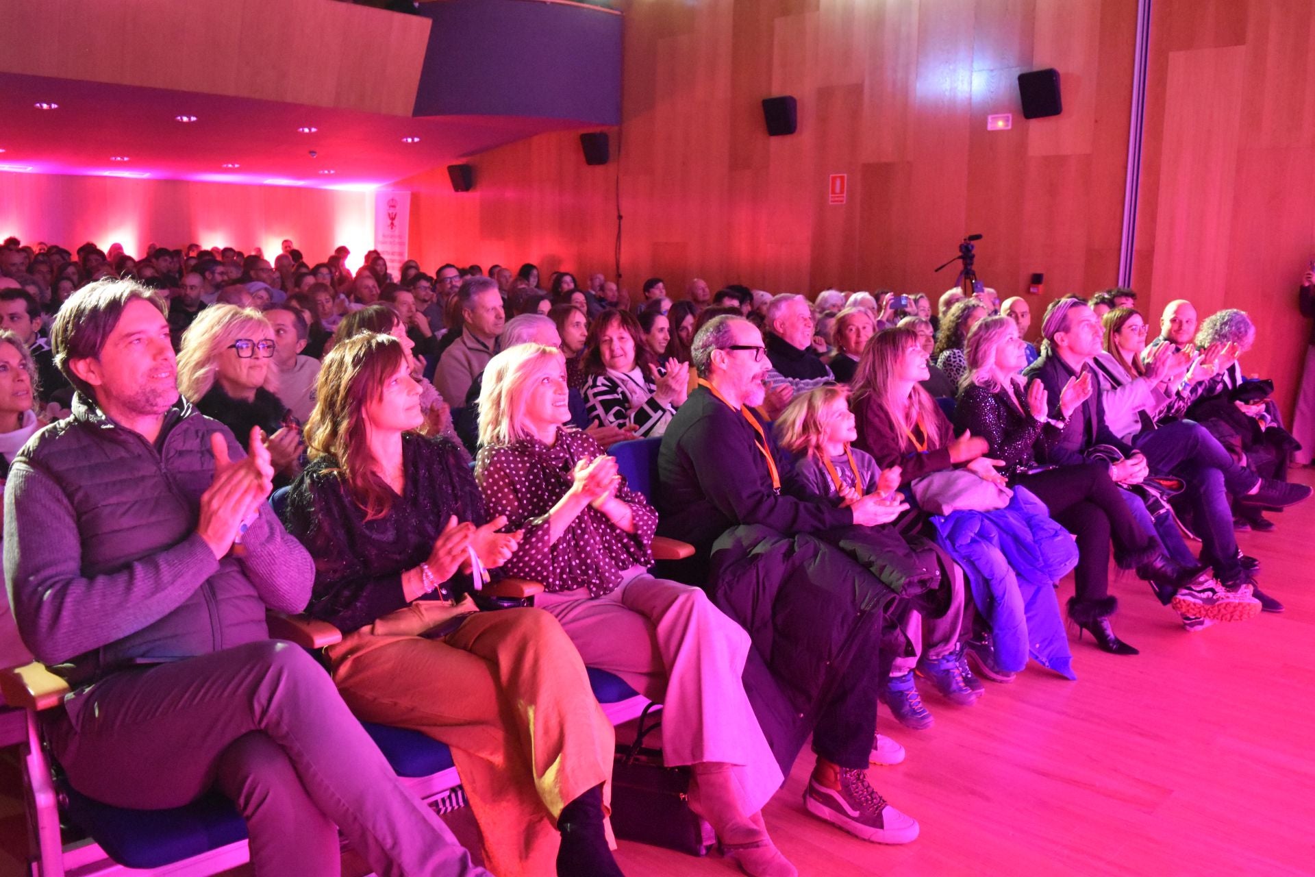 Aguilar se rinde a Luis Zahera