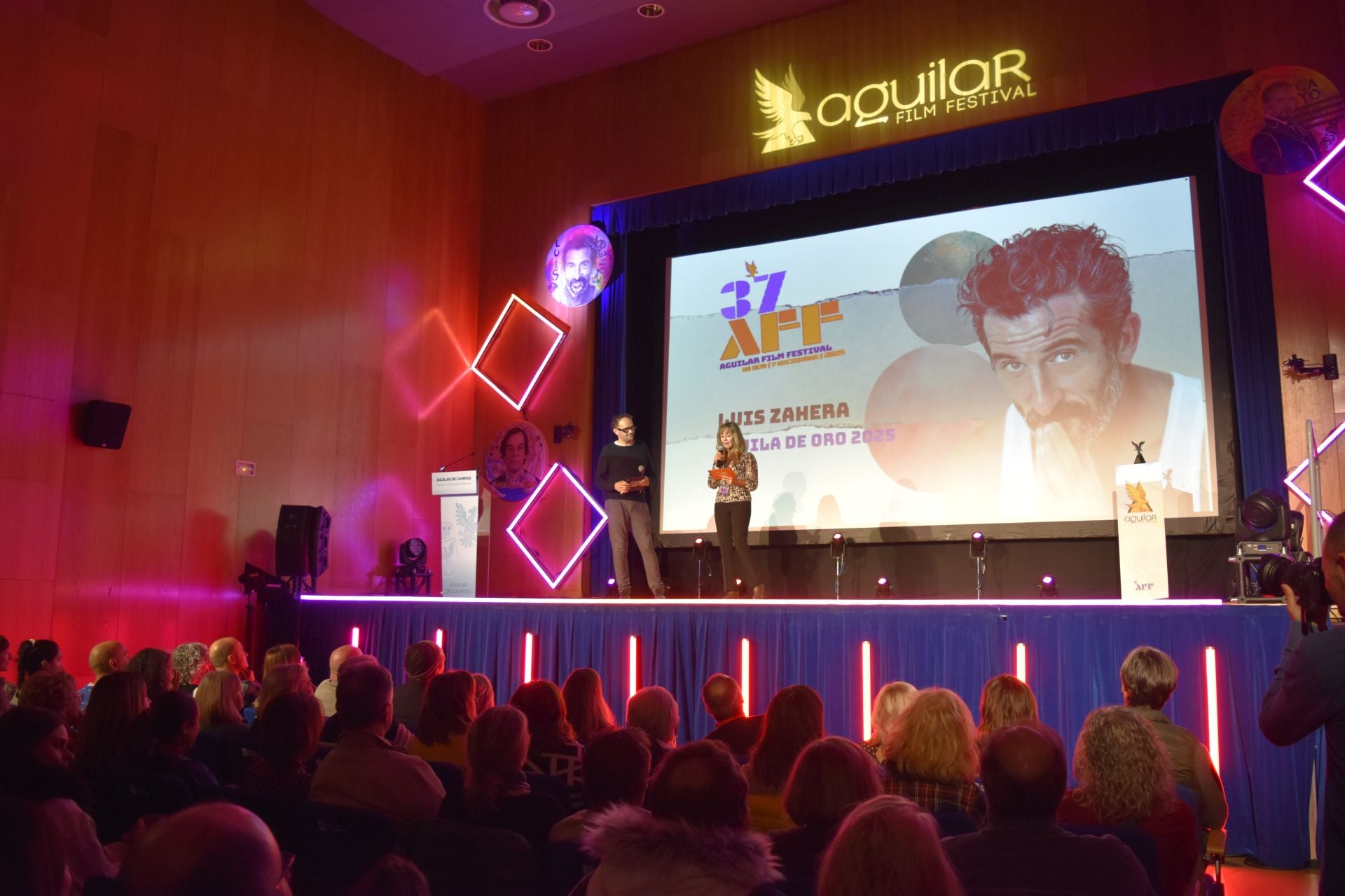 Aguilar se rinde a Luis Zahera