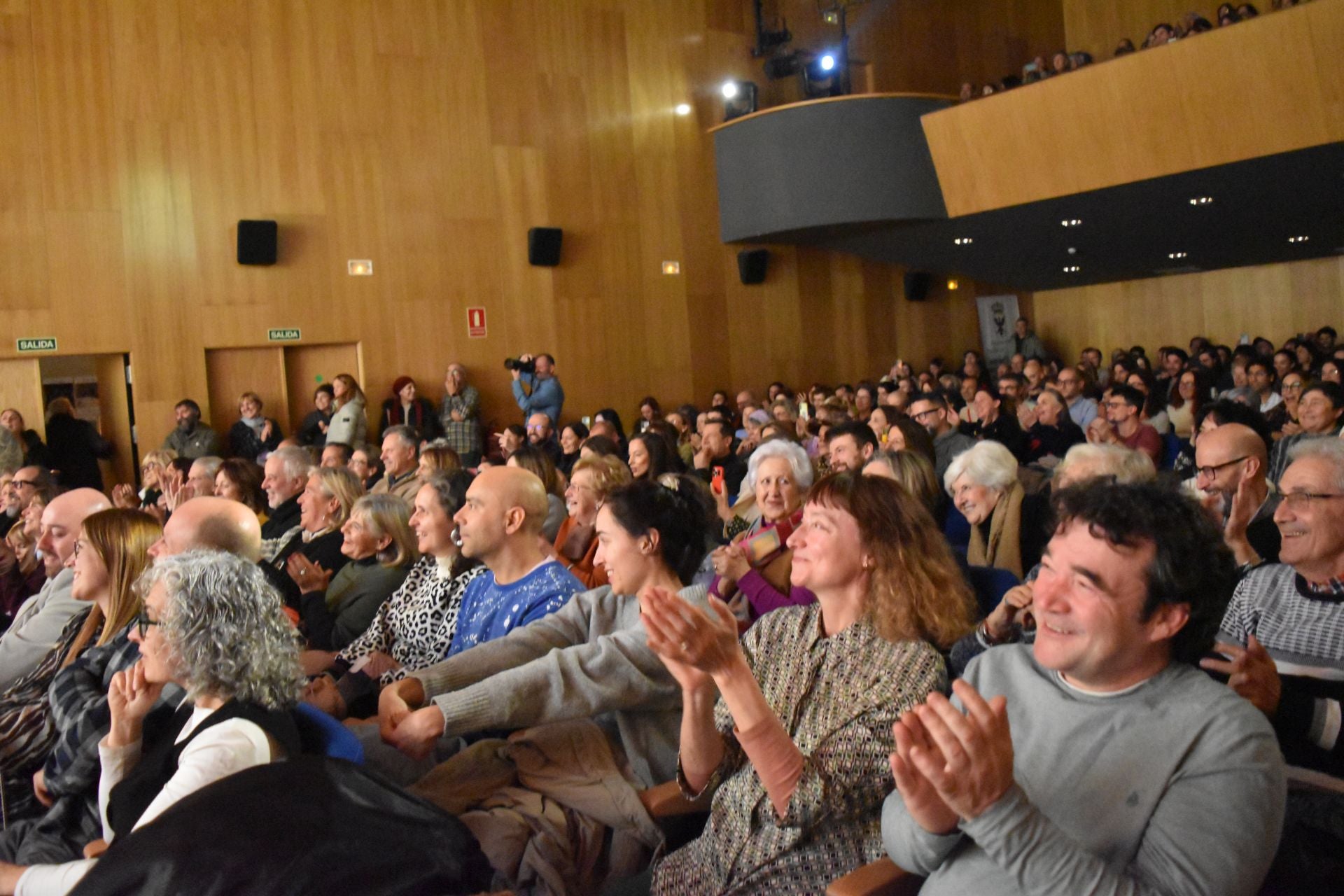 Aguilar se rinde a Luis Zahera