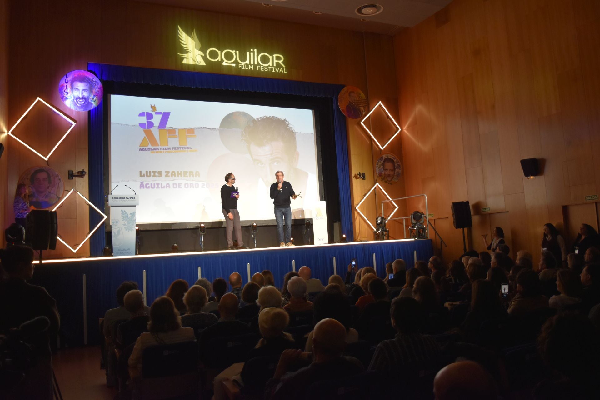 Aguilar se rinde a Luis Zahera