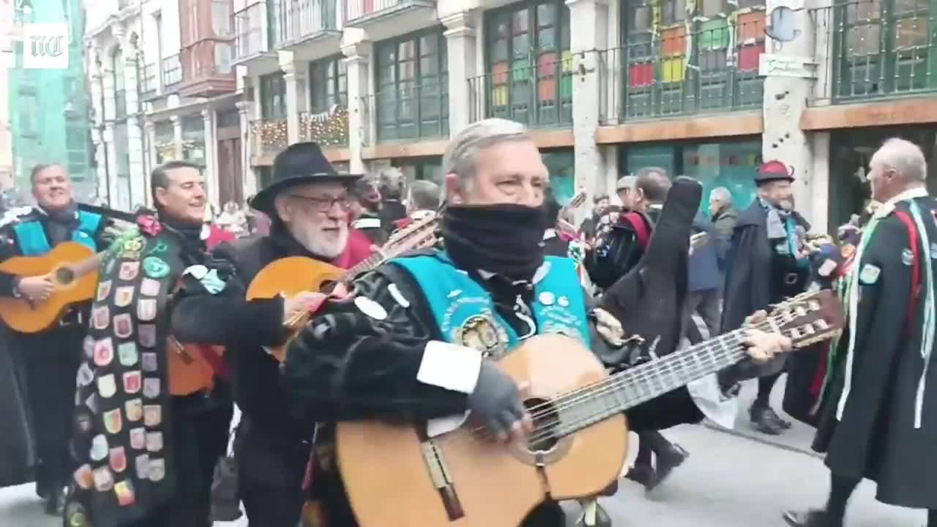 Ronda de la tuna a la Virgen de la Vera Cruz en Valladolid
