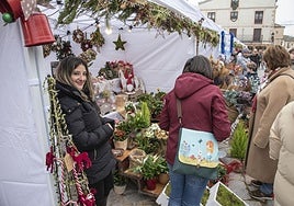 Asistentes a la feria navideña de Turégano