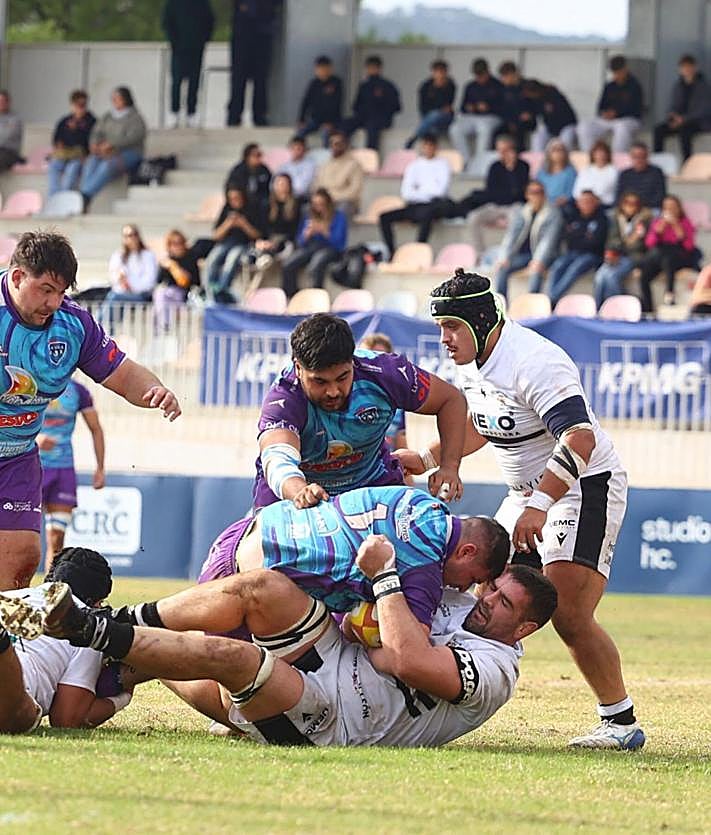 Imagen secundaria 2 - El Salvador pierde su ventaja y el partido ante La Vila en la última jugada