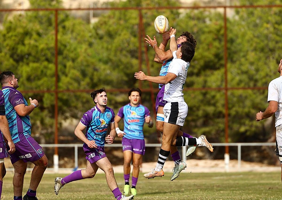 Imagen secundaria 1 - El Salvador pierde su ventaja y el partido ante La Vila en la última jugada