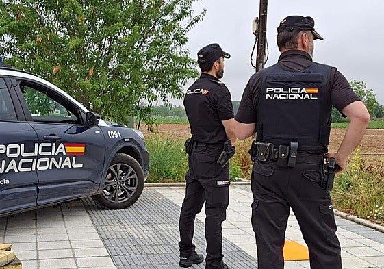 Dos agentes de la Policía Nacional, en una imagen de archivo.