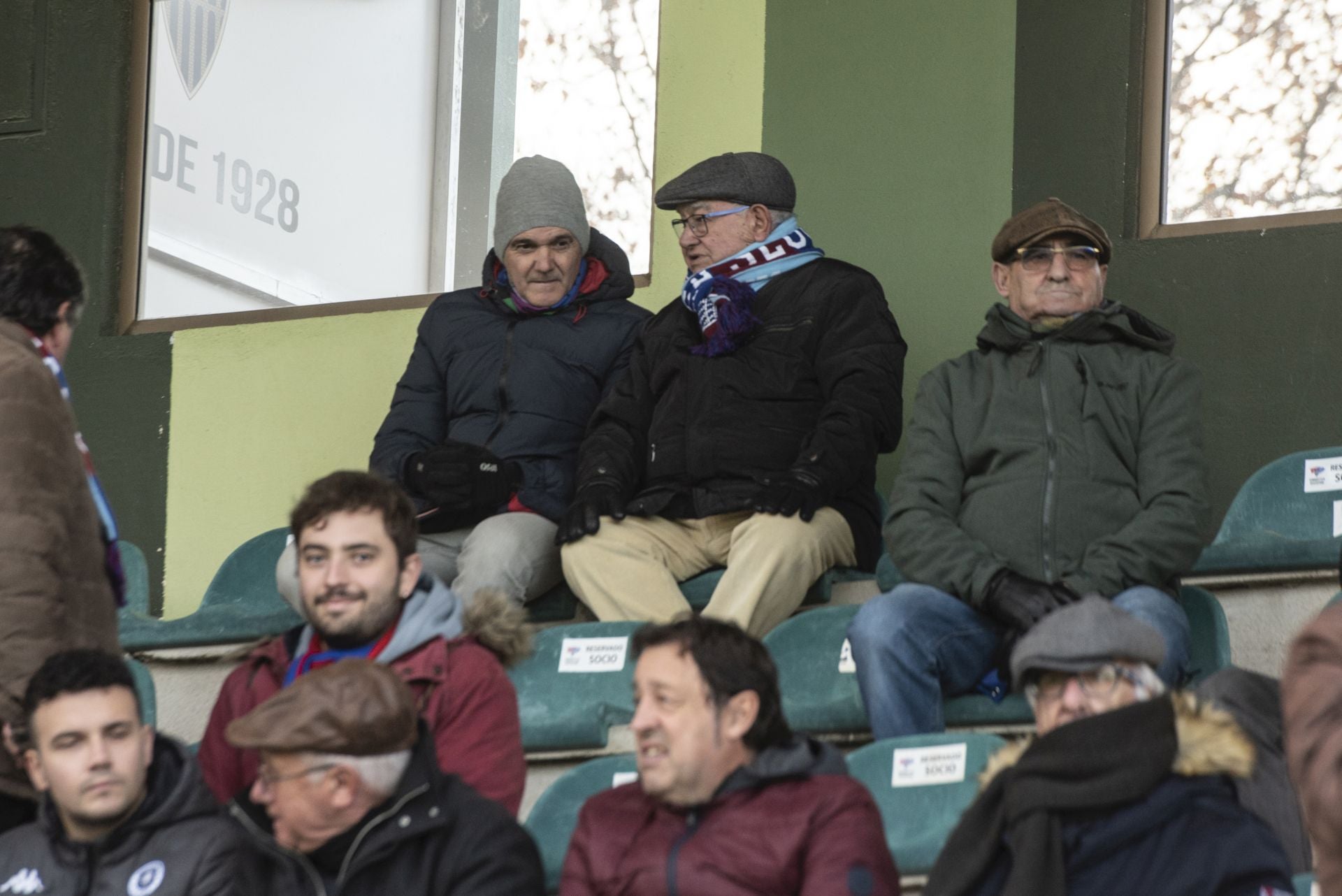 Búscate en las gradas de La Albuera durante el Segoviana vs Astorga
