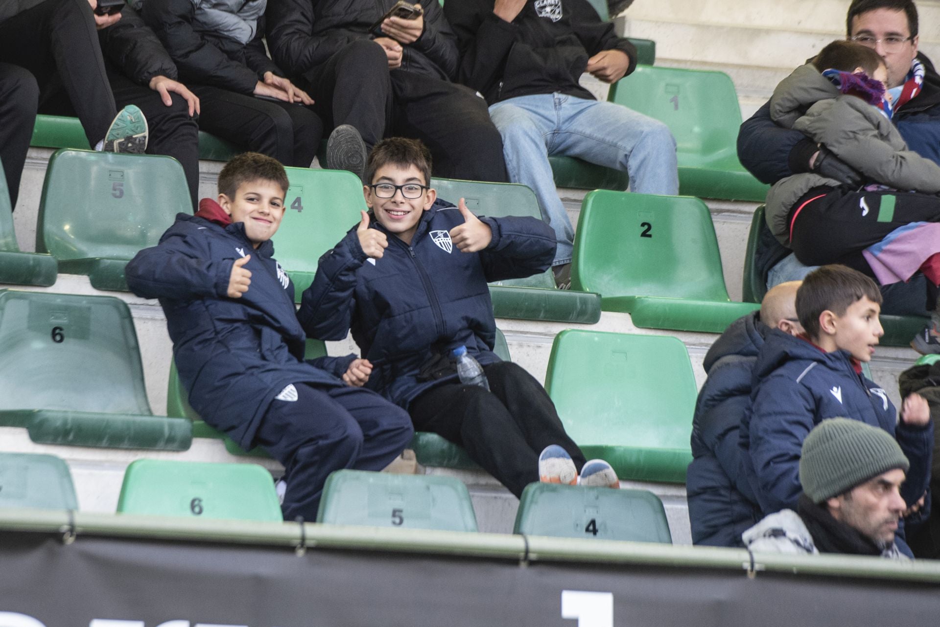 Búscate en las gradas de La Albuera durante el Segoviana vs Astorga