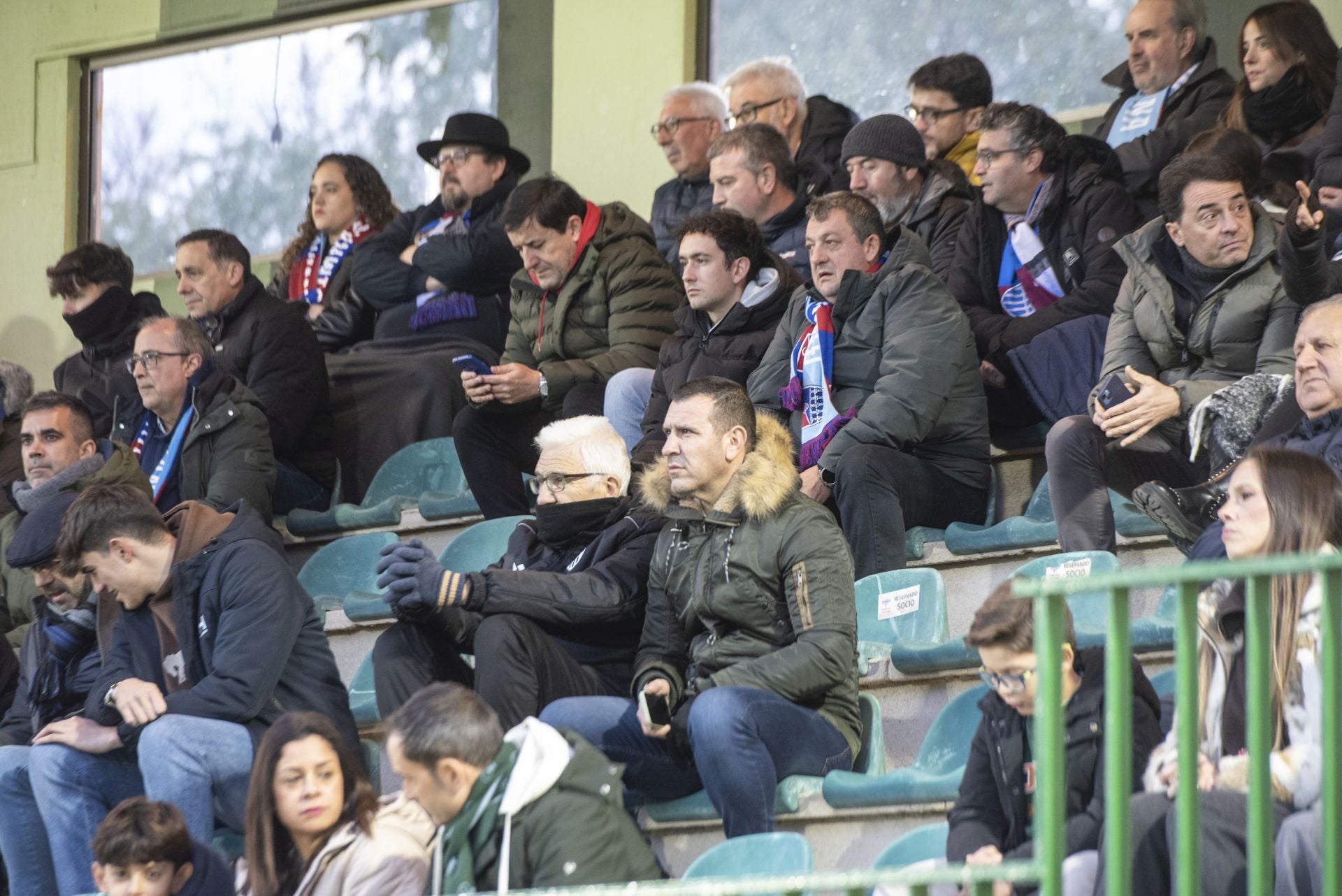 Búscate en las gradas de La Albuera durante el Segoviana vs Astorga