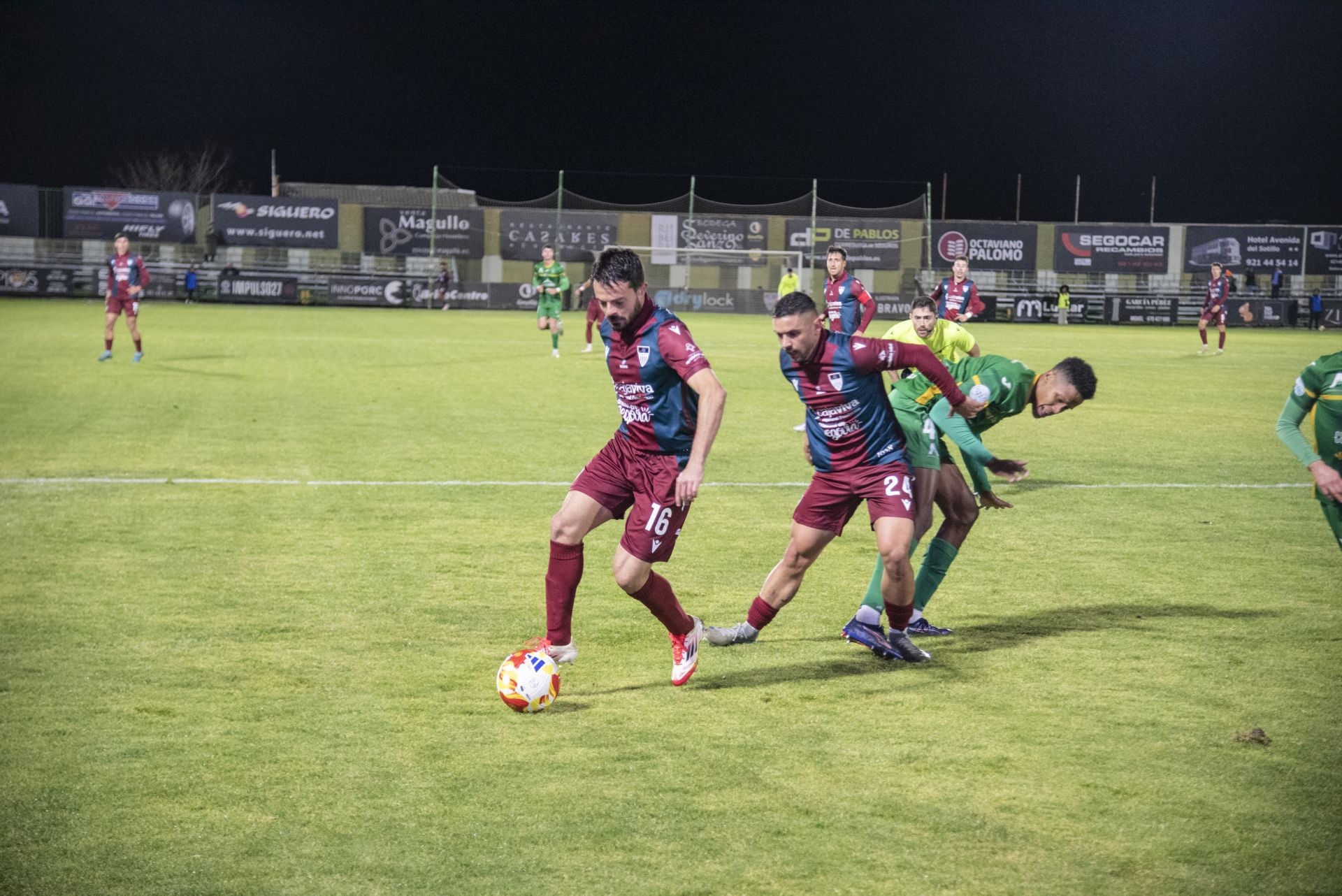 Fotos del empate entre la Segoviana y el Atlético Astorga