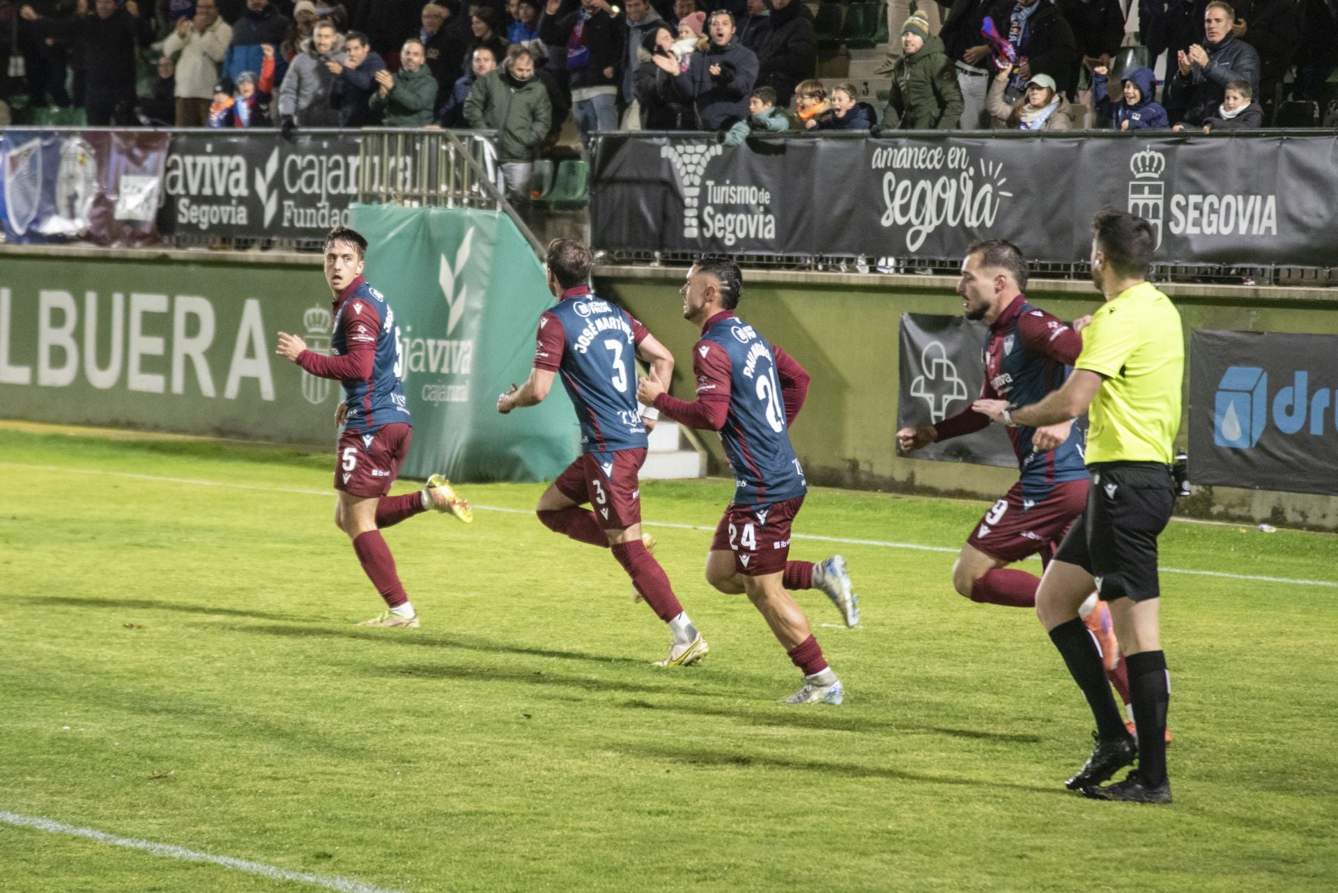 Fotos del empate entre la Segoviana y el Atlético Astorga