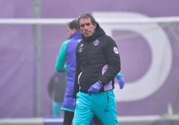 El Real Valladolid se aferra al mercado ante la falta de gol: «No es un problema de entrenador»