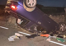 Vuelca un coche en un espectacular accidente a la entrada de Arapiles