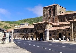 Colegiata de Arbas, enclavada en el límite entre León y Asturias.