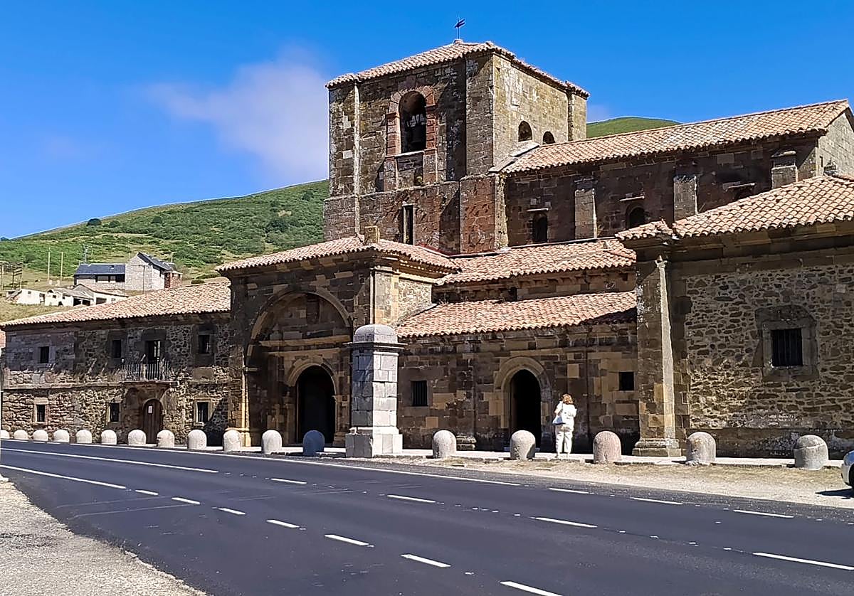 Colegiata de Arbas, enclavada en el límite entre León y Asturias.