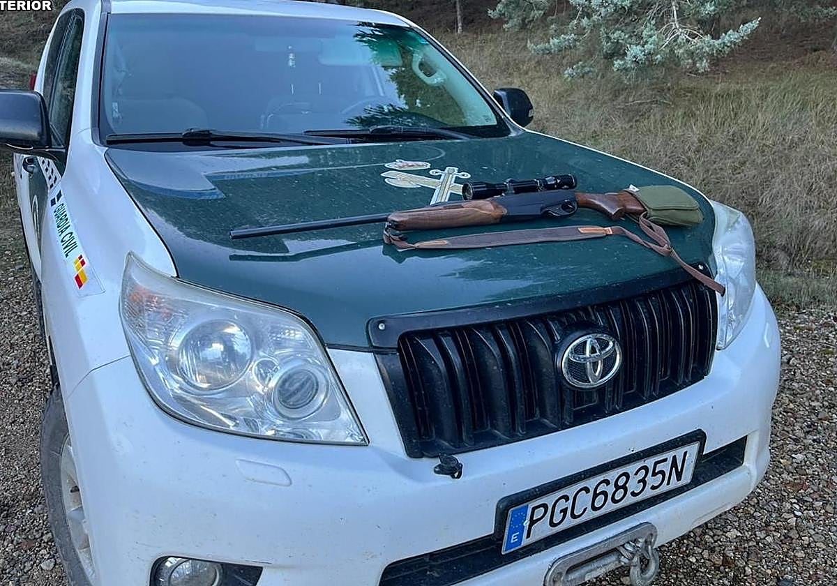 Arma intervenida por la Guardia Civil.