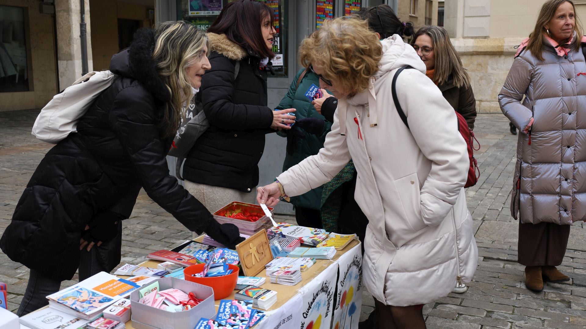Palencia conmemora el Día Mundial del Sida en la Plaza Mayor