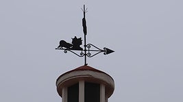 La torre del agua cuya veleta recuerda el milagro más famoso de San Pedro Regalado