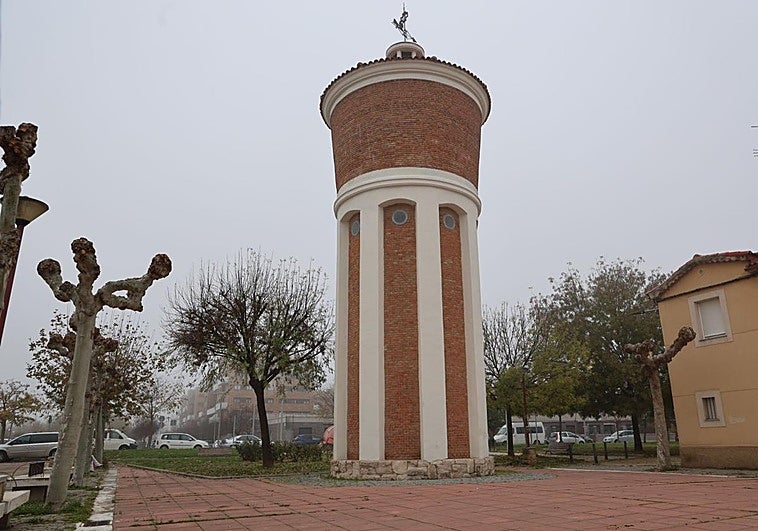 La torre del agua cuya veleta recuerda el milagro más famoso de San Pedro Regalado