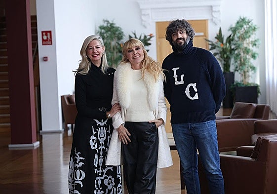 Irene Carvajal, Cayetana Guillén Cuervo y José María Esbec.