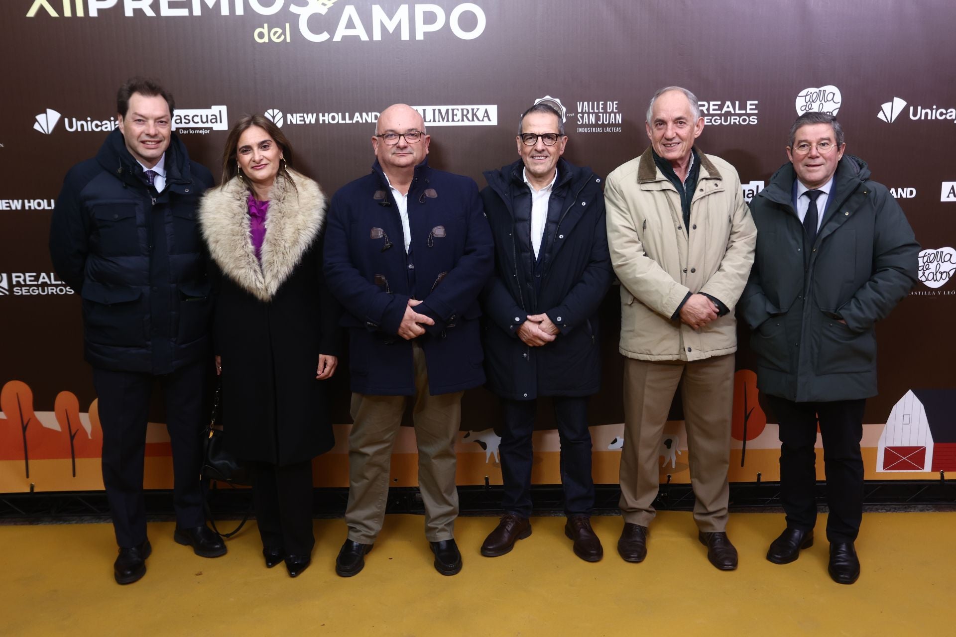Rubén González, de Unicaja; Esther Martín, Armando Gaballero, Fernando Antúnez y Jerónimo Lozano, de Urcacyl, y Carlos Magadaleno, vicepresidente de la CEOE.