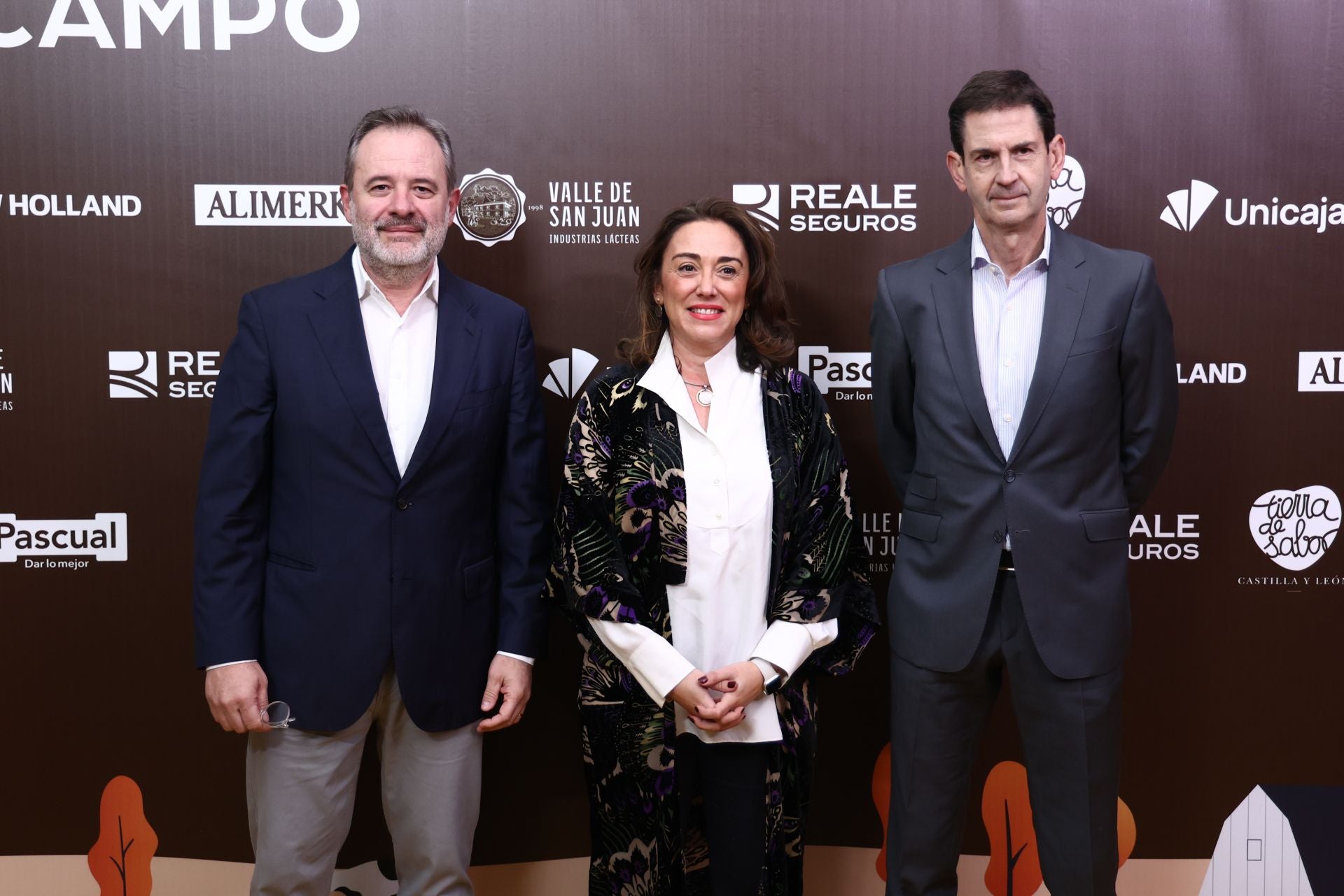El director de El Norte, Ángel Ortiz, junto a la consejera de Agricultura, María González Corral, y el director general de El Norte, Goyo Ezama.