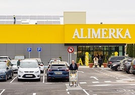 Instalación de paneles solares en el supermercado de Arroyo de la Encomienda.