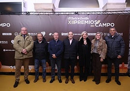 Lucio Fernández, de Empresa Agraria; Pepe Costilla, agricultor de Cabreros; Donaciano Dujo, presidente de Asaja CyL; Moncho Alonso, presidente de Asaja Valladolid; Irene Carvajal, concejala de Cultura del Ayuntamiento de Valladolid, y Estela Carro Moretón y Carlos Higuera Casado