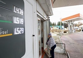 Los precios de la gasolina en una estación de servicio de Valladolid.