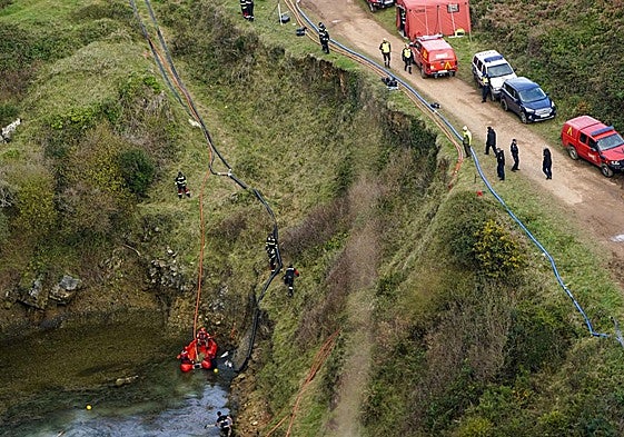 fectivos de la Unidad Militar de Emergencias (UME) y de la Policía Nacional continúan con la búsqueda de Mari Trini y su bebé