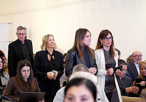 La consejera de Educación, Rocío Lucas (segunda por la derecha), este miércoles en una jornada en Valladolid.