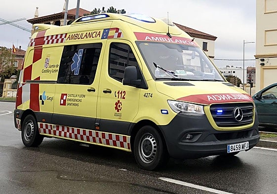 Imagen de archivo de una ambulancia del 112.