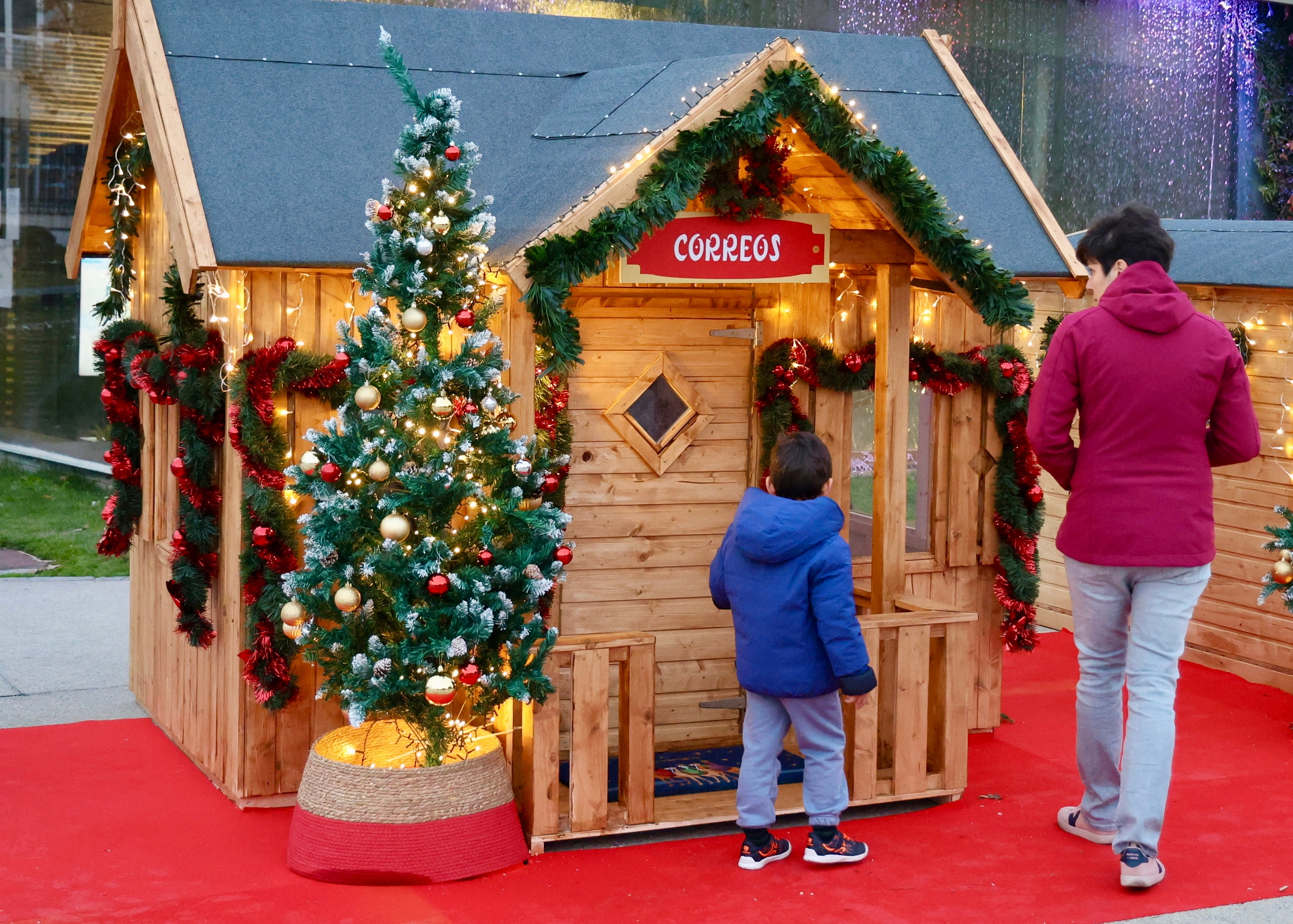 En imágenes el Mercadillo Navideño Solidario de la Cúpula del Milenio