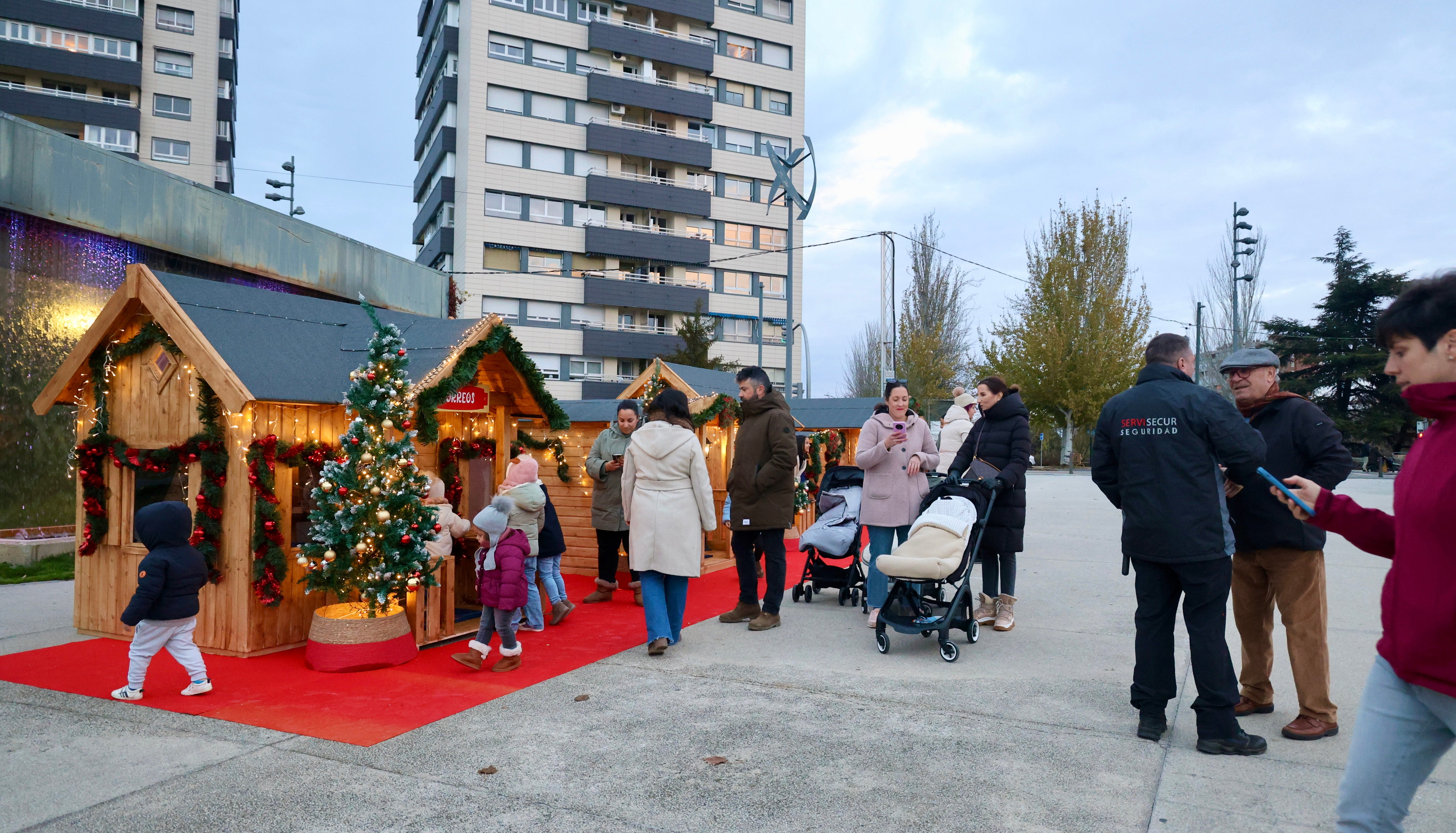 En imágenes el Mercadillo Navideño Solidario de la Cúpula del Milenio